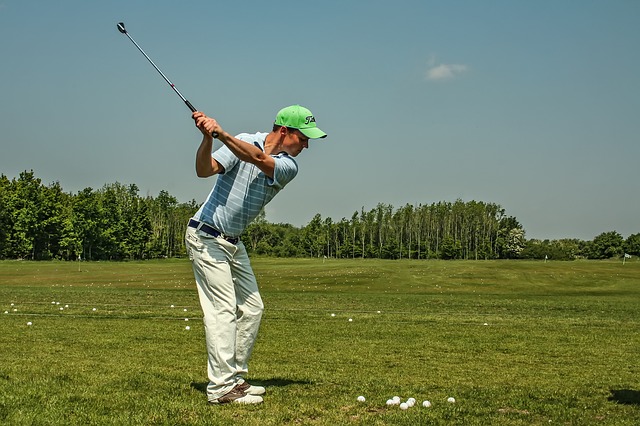 ゴルフスイングにてアドレスでは左腕を伸ばす方がよいのか？