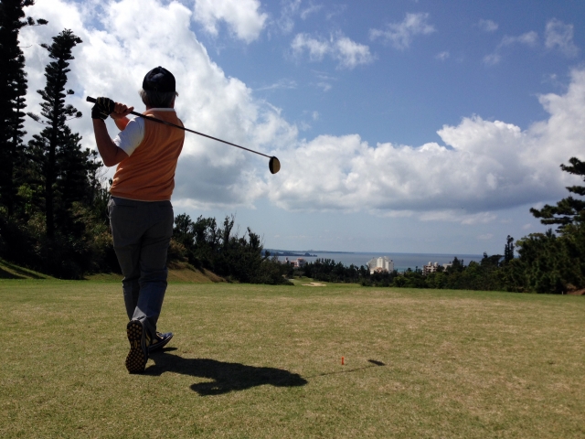 ゴルフスイングで正しく肩を回すコツを知れば上達できる？