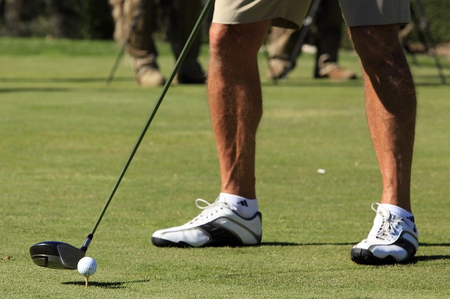 ゴルフのアドレスでスタンスを取る際の膝を曲げる適正な度合