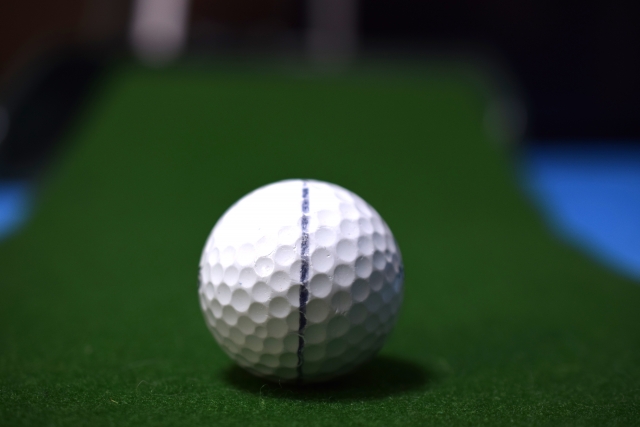 ゴルフボールにラインを引くことで3パットの確率が激減する