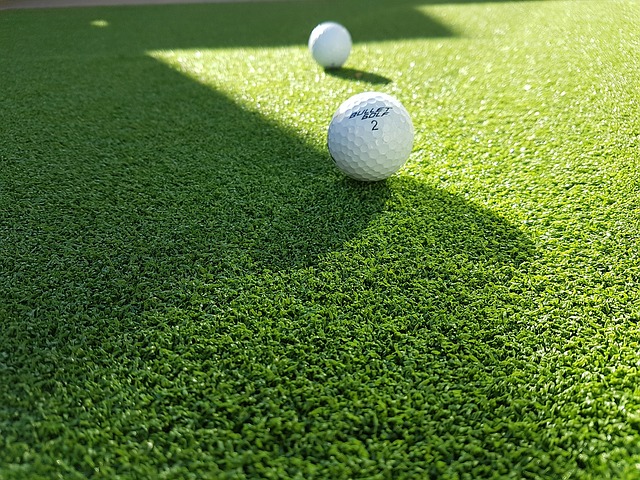 ゴルフコースのグリーンで難しいフックラインが簡単になる！